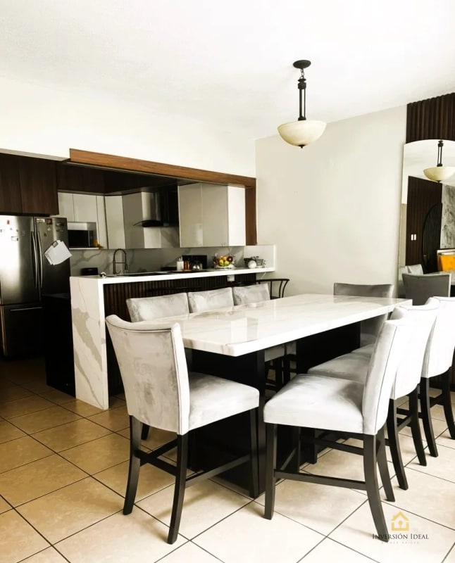 Vendo casa 4 habitaciones + cuarto de servicio en zona 16 - 7