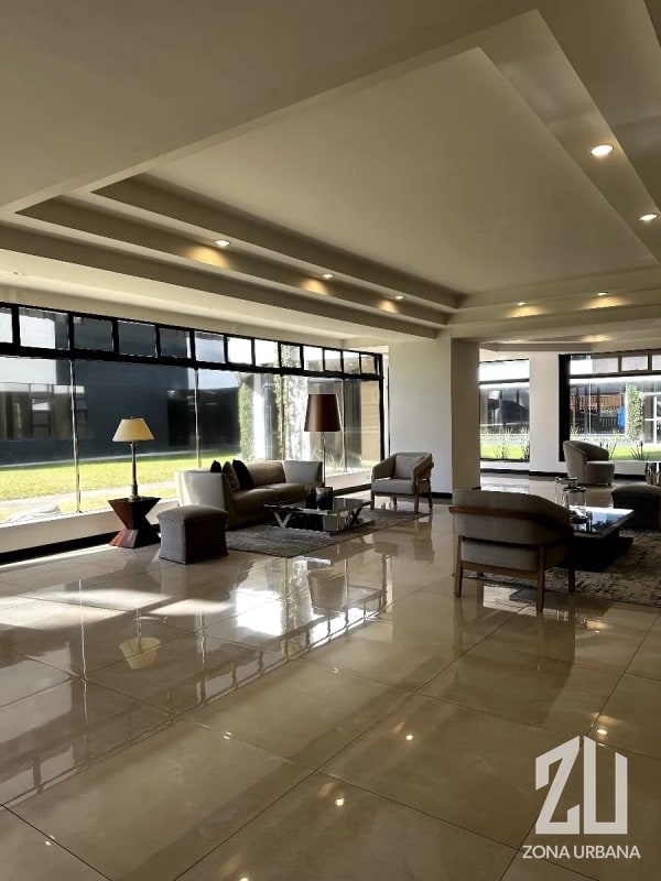 Apartamento amplio con balcón perimetral en Pacífica Plaza, Zona 14 - 9