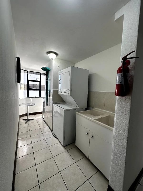 Apartamento amplio con balcón perimetral en Pacífica Plaza, Zona 14 - 3