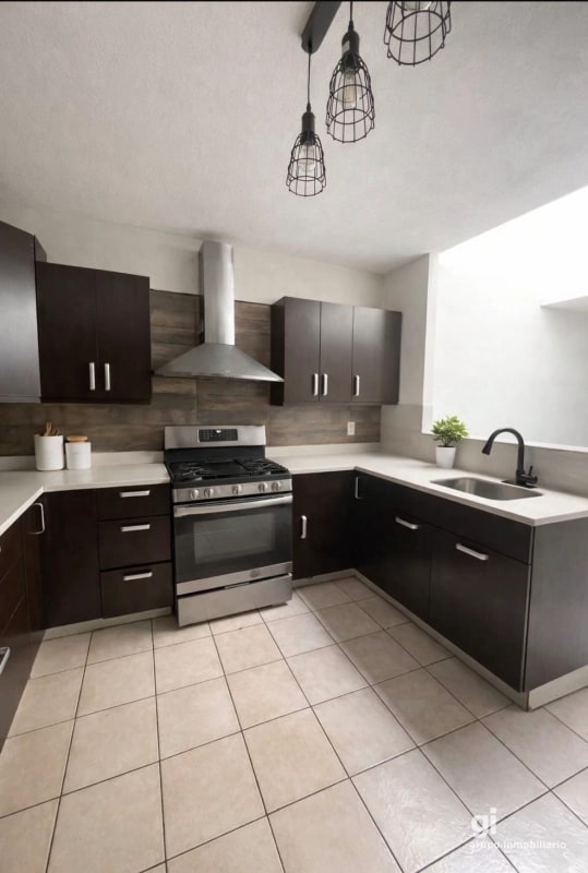 Linda casa con 5 dormitorios en z16 dentro de condominio - 1