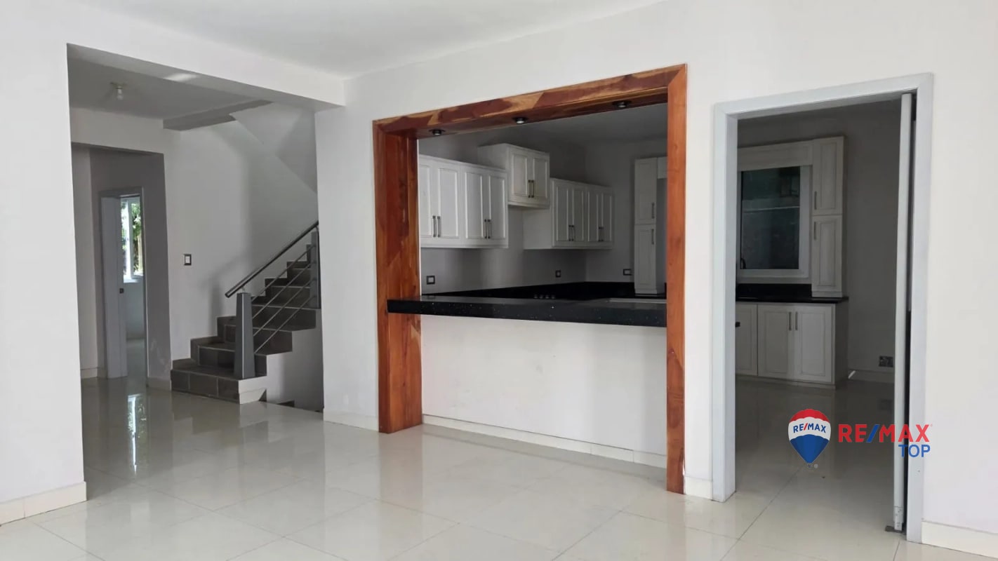 ZONA 16, VENDO CASA DE 2 NIVELES 4 HAB. / BOULEVARD ACATÁN - 11