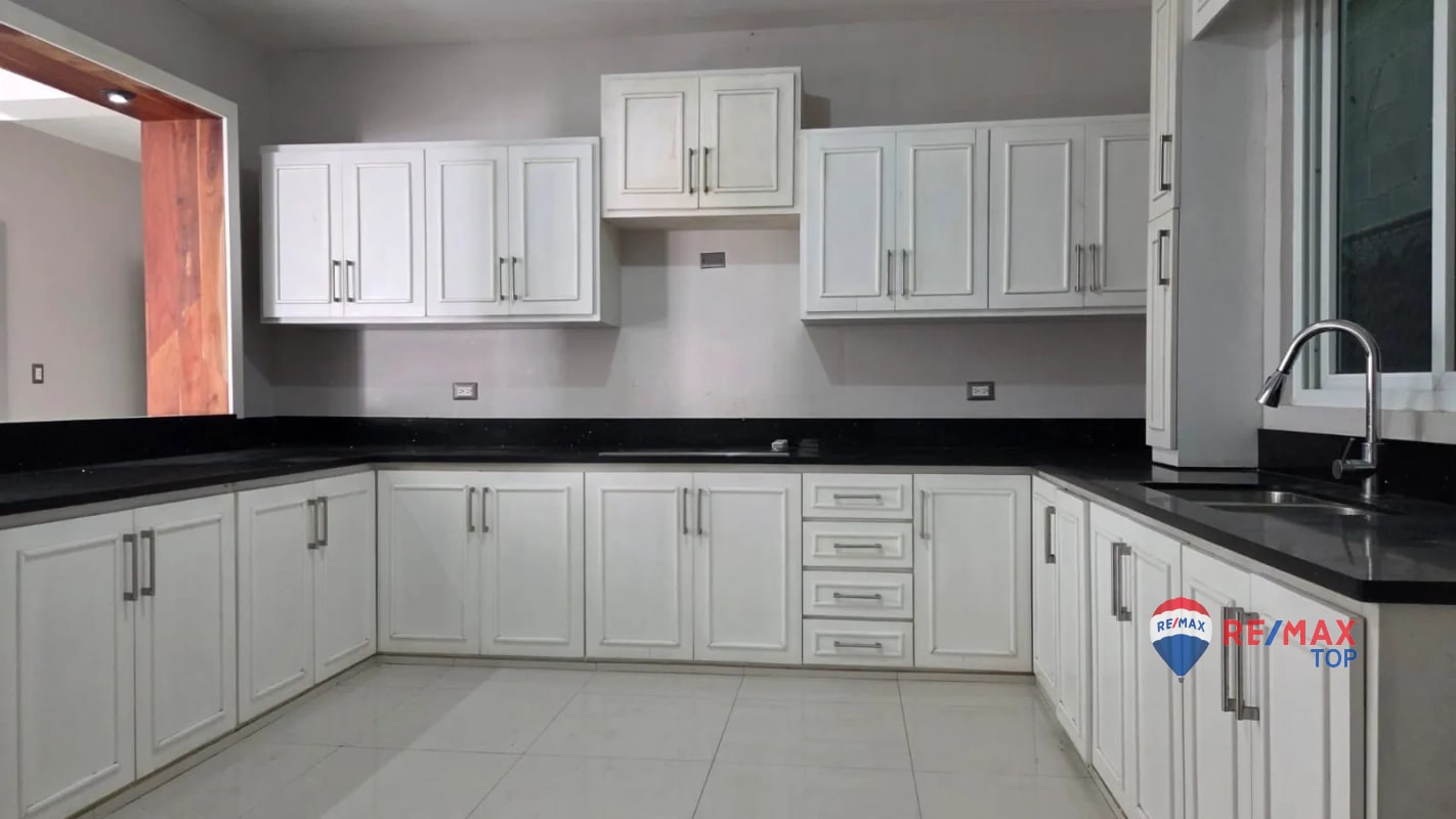 ZONA 16, VENDO CASA DE 2 NIVELES 4 HAB. / BOULEVARD ACATÁN - 10