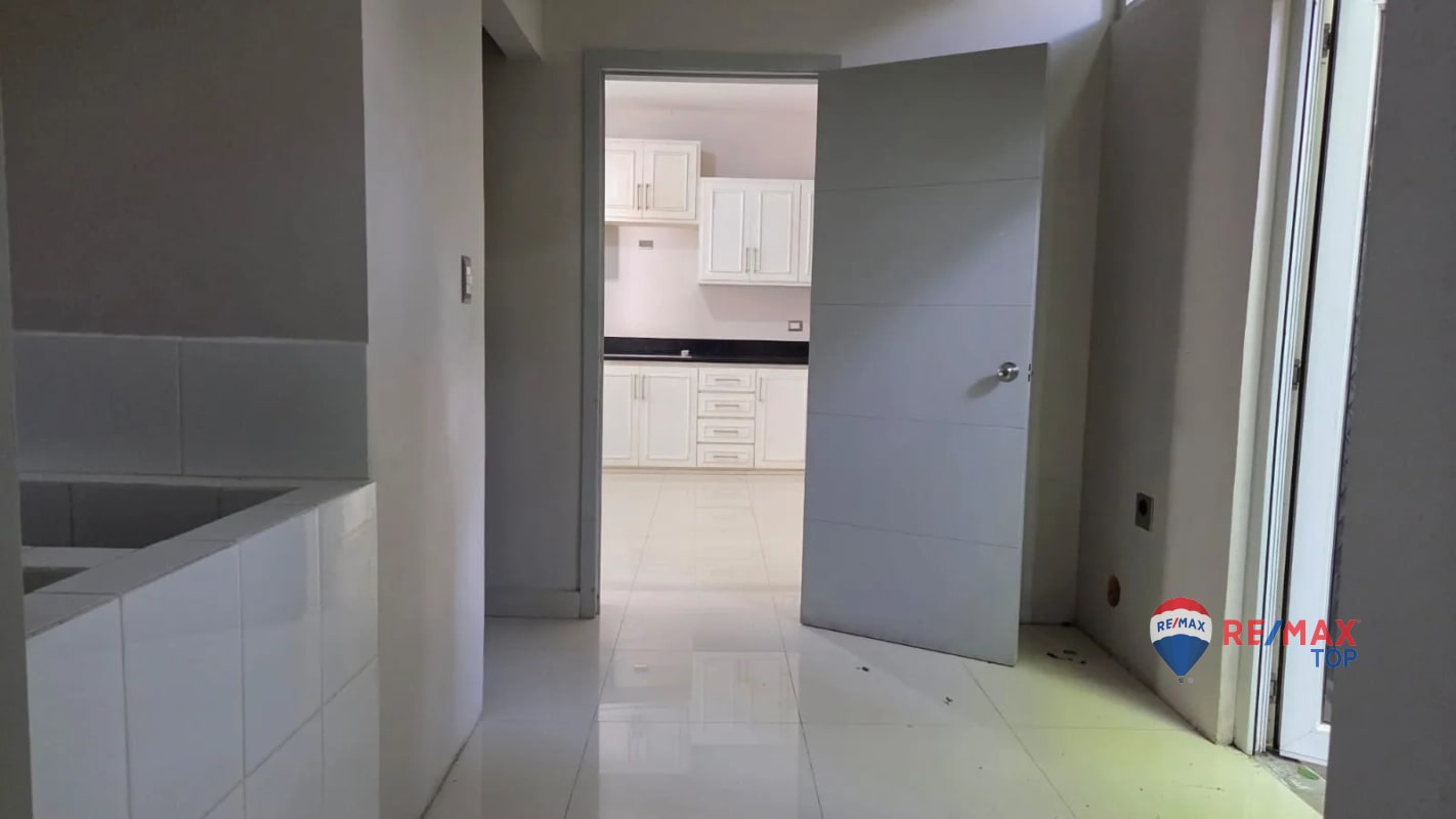 ZONA 16, VENDO CASA DE 2 NIVELES 4 HAB. / BOULEVARD ACATÁN - 9