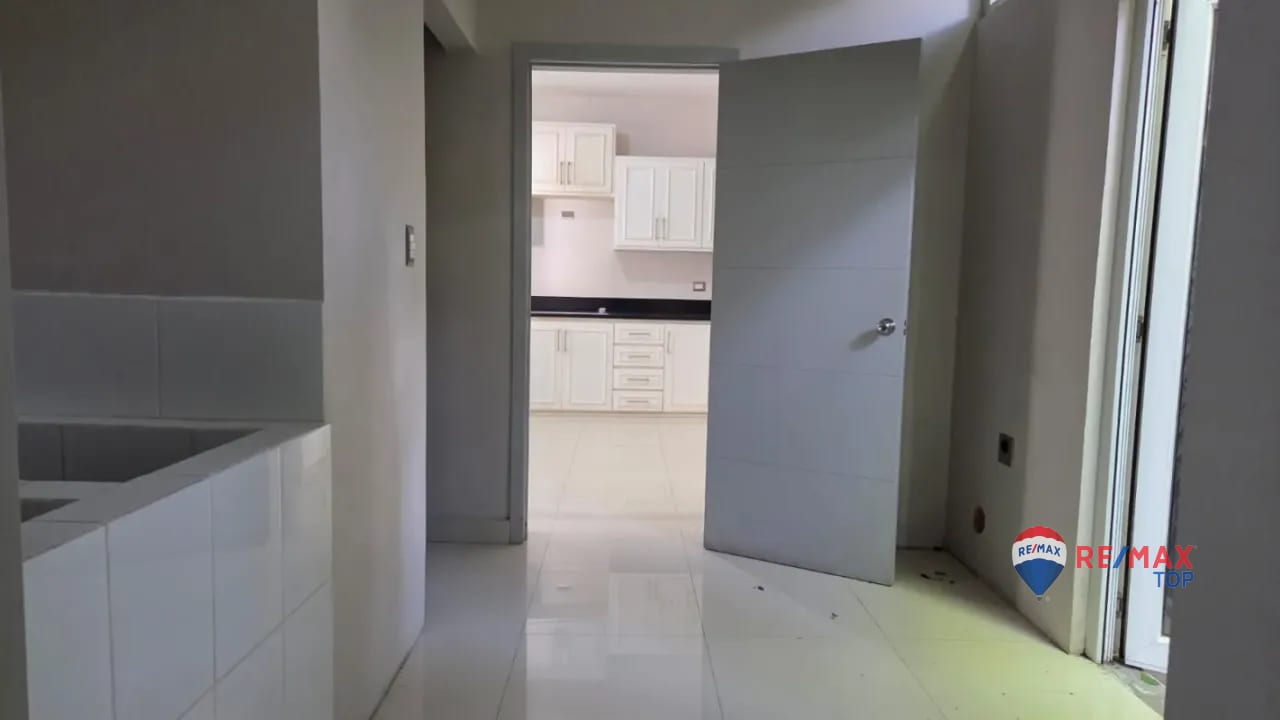 ZONA 16, VENDO CASA DE 2 NIVELES 4 HAB. / BOULEVARD ACATÁN — Casa en Venta en Zona 16, Guatemala, Ciudad — foto 9 de 13