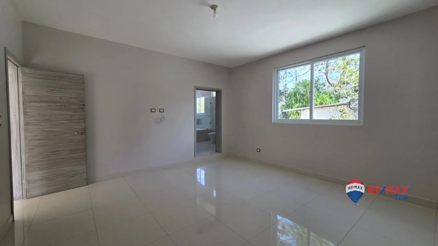 ZONA 16, VENDO CASA DE 2 NIVELES 4 HAB. / BOULEVARD ACATÁN - 7