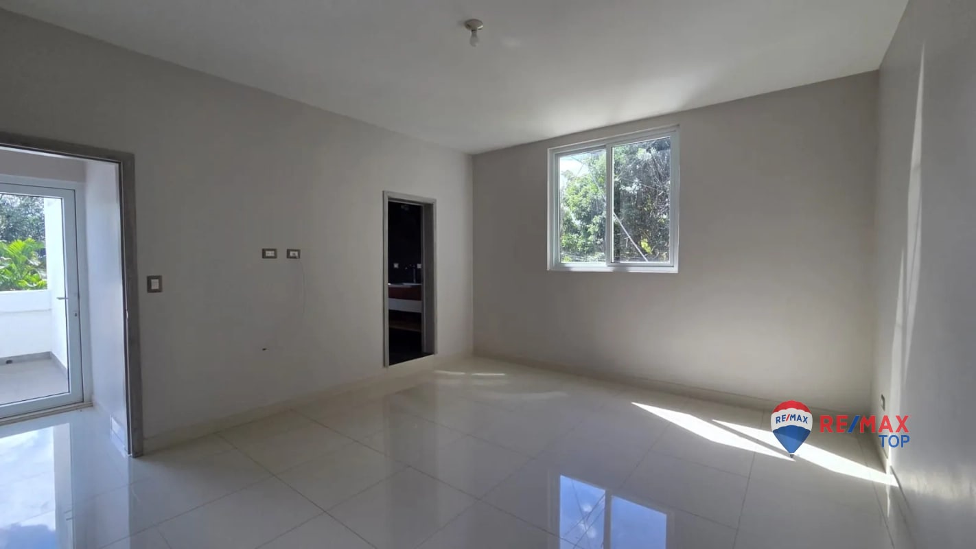 ZONA 16, VENDO CASA DE 2 NIVELES 4 HAB. / BOULEVARD ACATÁN - 4