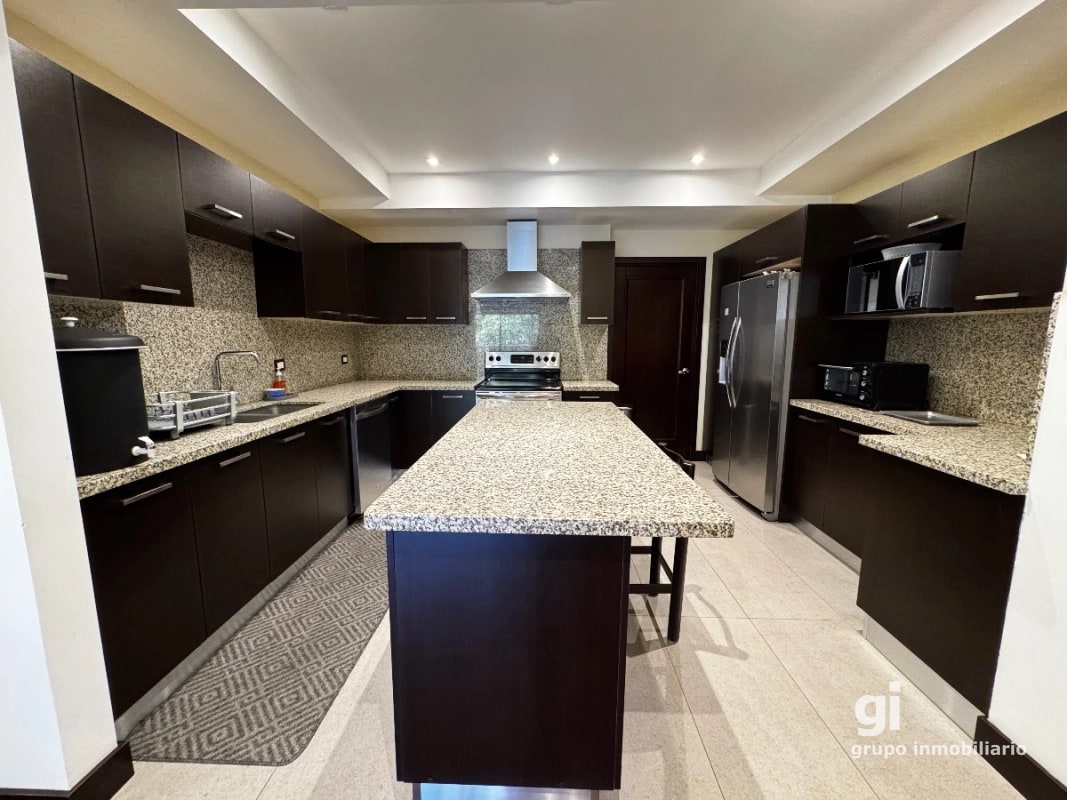 Apartamento de 200 m2 en venta zona 14 - 8