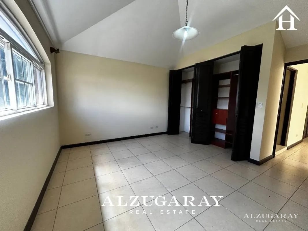 CASA AMPLIA C/ JARDIN, SAN JOSÉ PINULA - 3 HAB./ CONDOMINIO LOS MANANTIALES — Casa en Venta en Carretera a El Salvador, Guatemala, Ciudad — foto 4 de 11