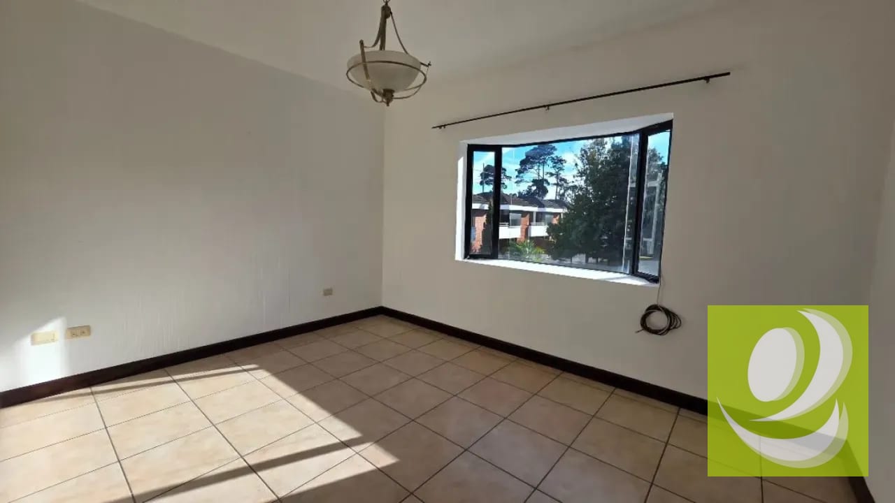 CASA RESIDENCIAL EN VENTA EN Z3 JARDINES DE LAS DALIAS — Casa en Venta en Zona 3 Mixco, Guatemala, Ciudad — foto 7 de 12