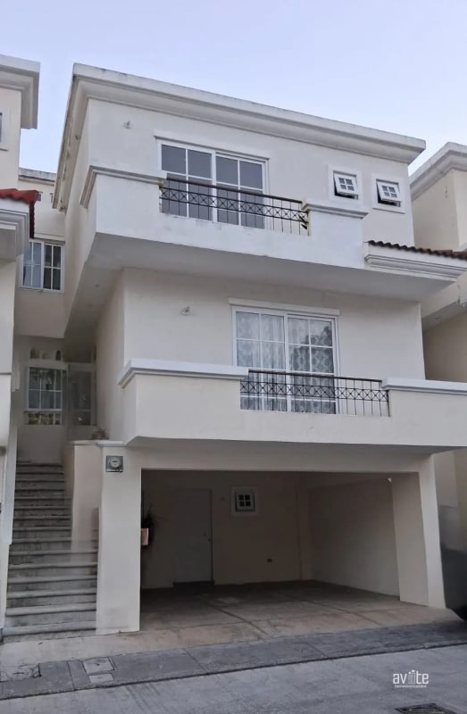 Condado San Nicolas 3. Casa de 3 niveles en venta Q1,950,000 más impuestos - 1