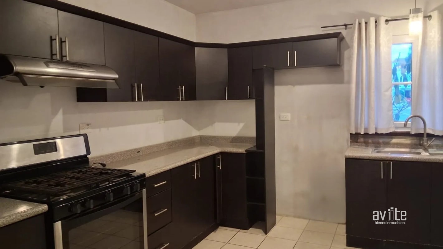 Condado San Nicolas 3. Casa de 3 niveles en venta Q1,950,000 más impuestos - 8