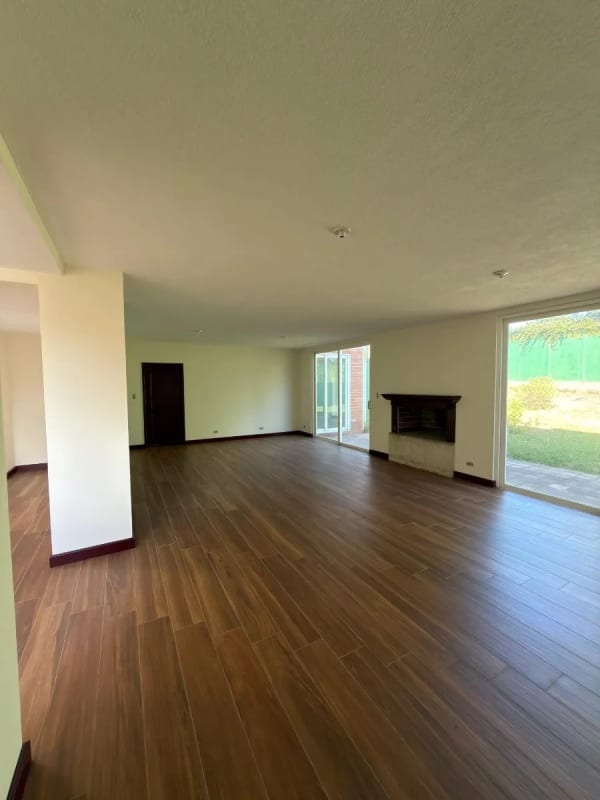 VENTA CASA EN COLINAS DE CASTEL KM 20.5 FRAIJANES — Casa en Venta en Colinas de Castel, Carretera a El Salvador, Guatemala, Ciudad — foto 11 de 12