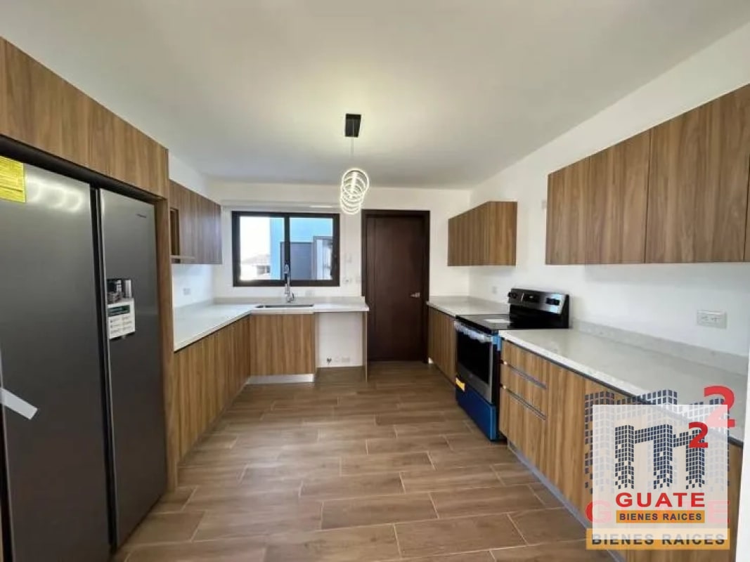 Casa en condominio en Renta, Zona 16 - 11