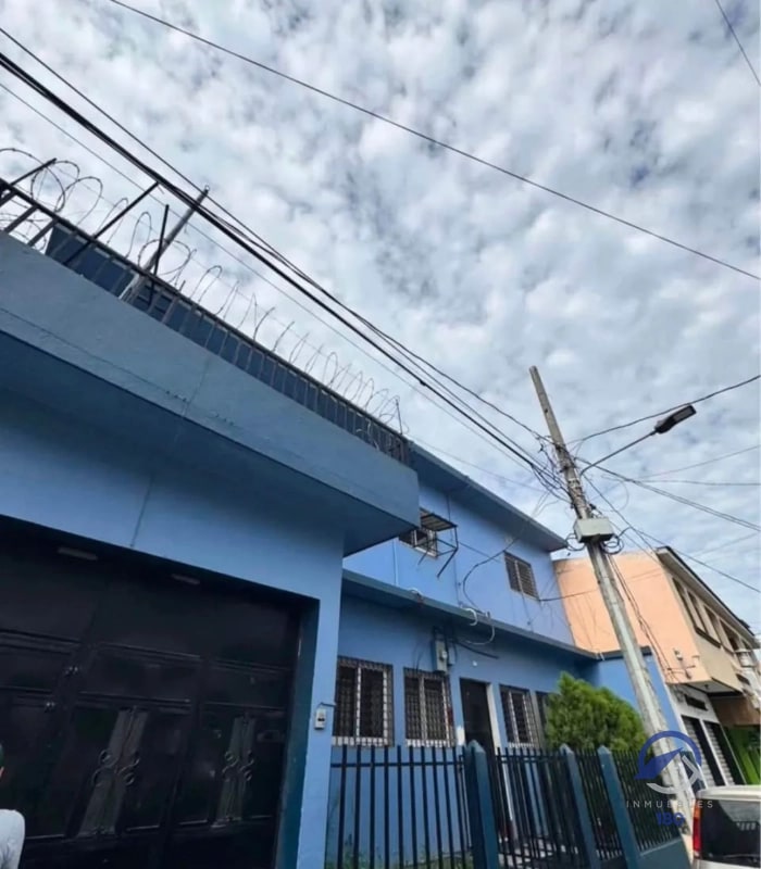 Amplia casa comercial en renta a cuadra y media del Parque Central de Zacapa - 1