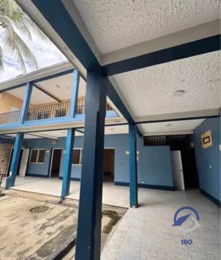 Amplia casa comercial en renta a cuadra y media del Parque Central de Zacapa — Casa en Alquiler en Rio Hondo, Zacapa — miniatura 3 de 9