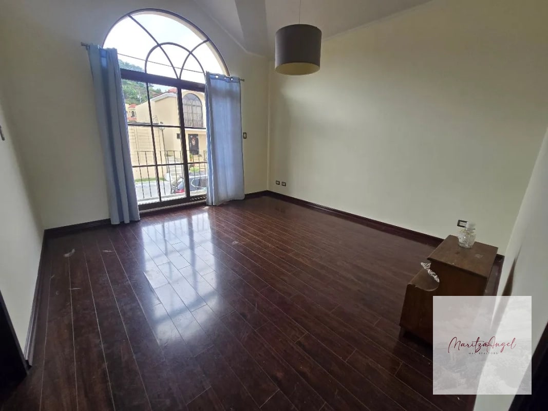 CASA EN VENTA EN ZONA 16 VR Q2.400.000 - 6