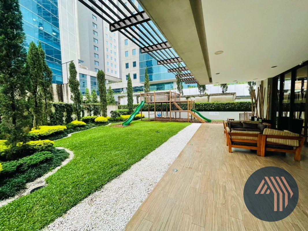 VENTA DE AMPLIO APARTAMENTO DE 2 NIVELES - VEINTI4, ZONA 10 - 8