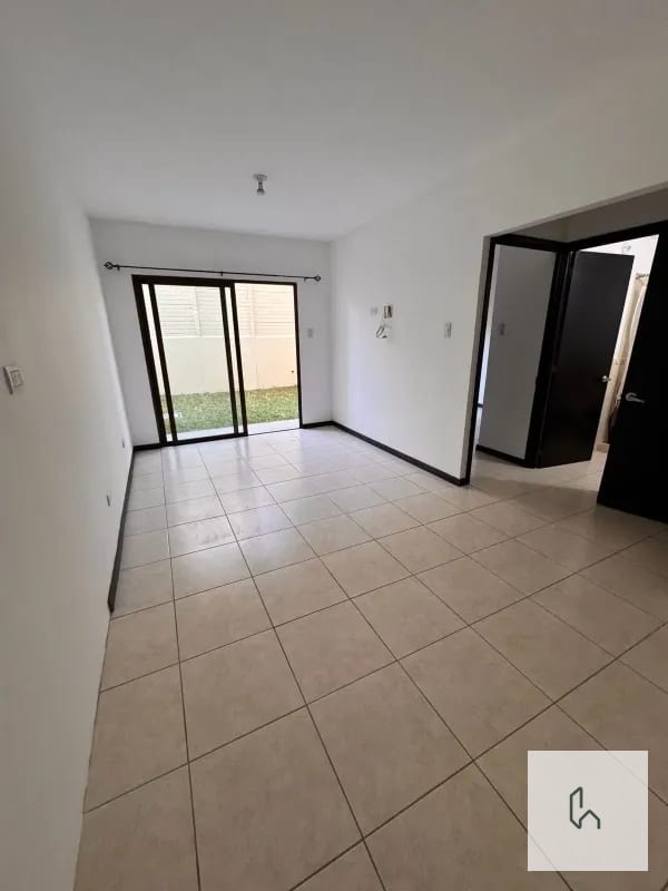 VENTA DE AMPLIA CASA EN VISTAS DE SAN ISIDRO Z.16 — Casa en Venta en Vistas de San Isidro, Zona 16, Guatemala, Ciudad — foto 6 de 11