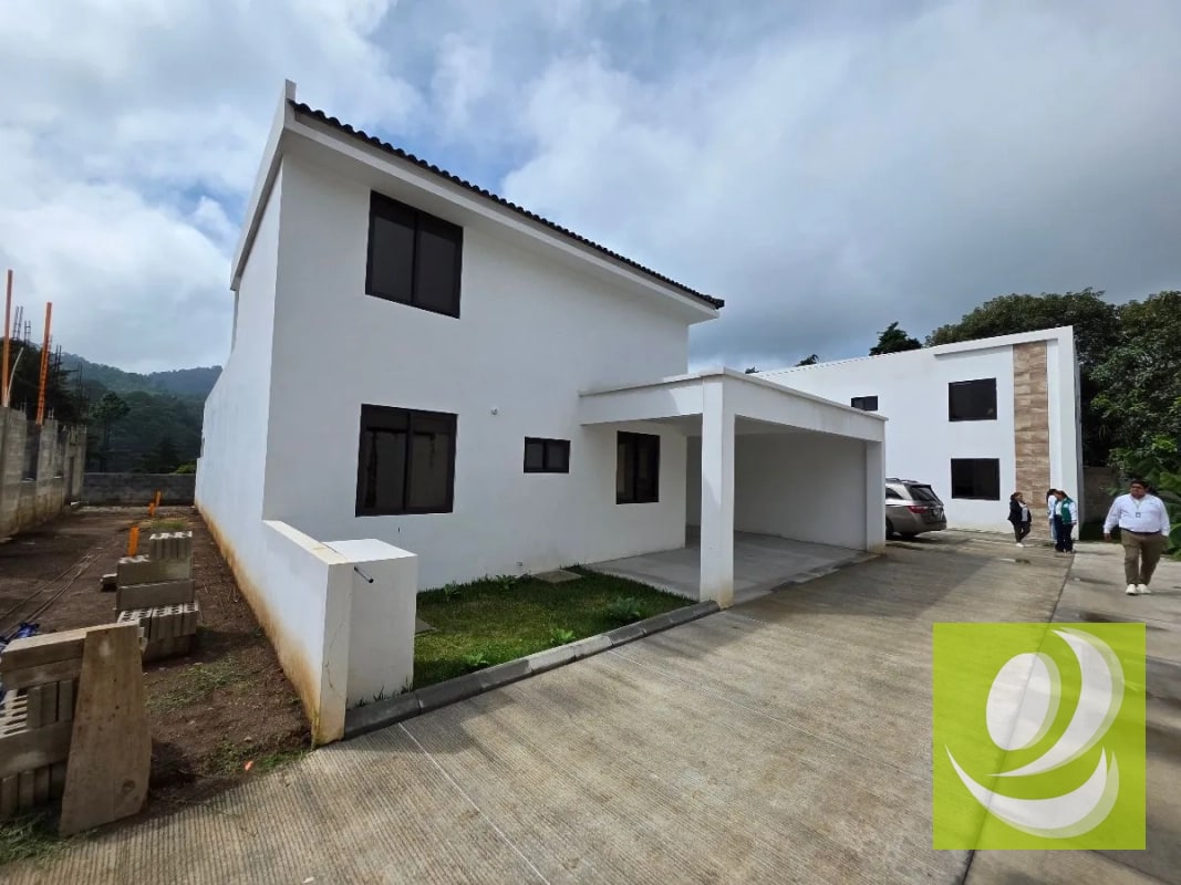 VENDO CASA NUEVA CERCA DE ZONA 16 CERCA CRISTO REY - 1