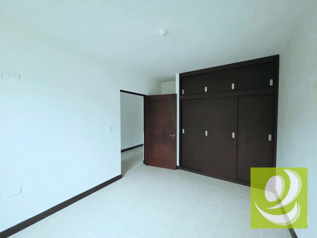 VENDO CASA NUEVA CERCA DE ZONA 16 CERCA CRISTO REY - 4
