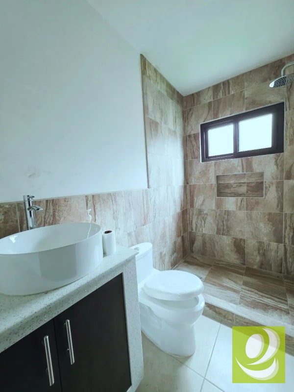 VENDO CASA NUEVA CERCA DE ZONA 16 CERCA CRISTO REY - 2