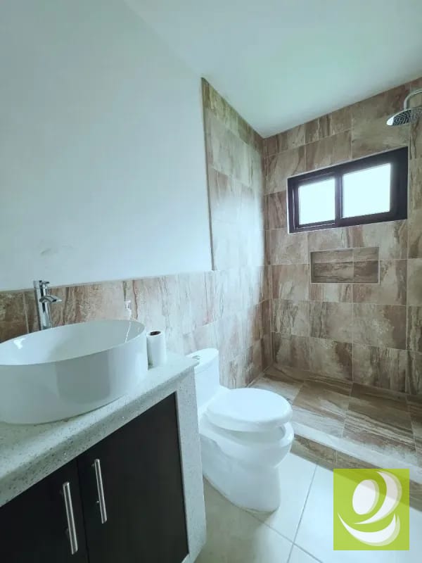 VENDO CASA NUEVA CERCA DE ZONA 16 CERCA CRISTO REY — Casa en Venta en Zona 16, Guatemala, Ciudad — foto 2 de 10