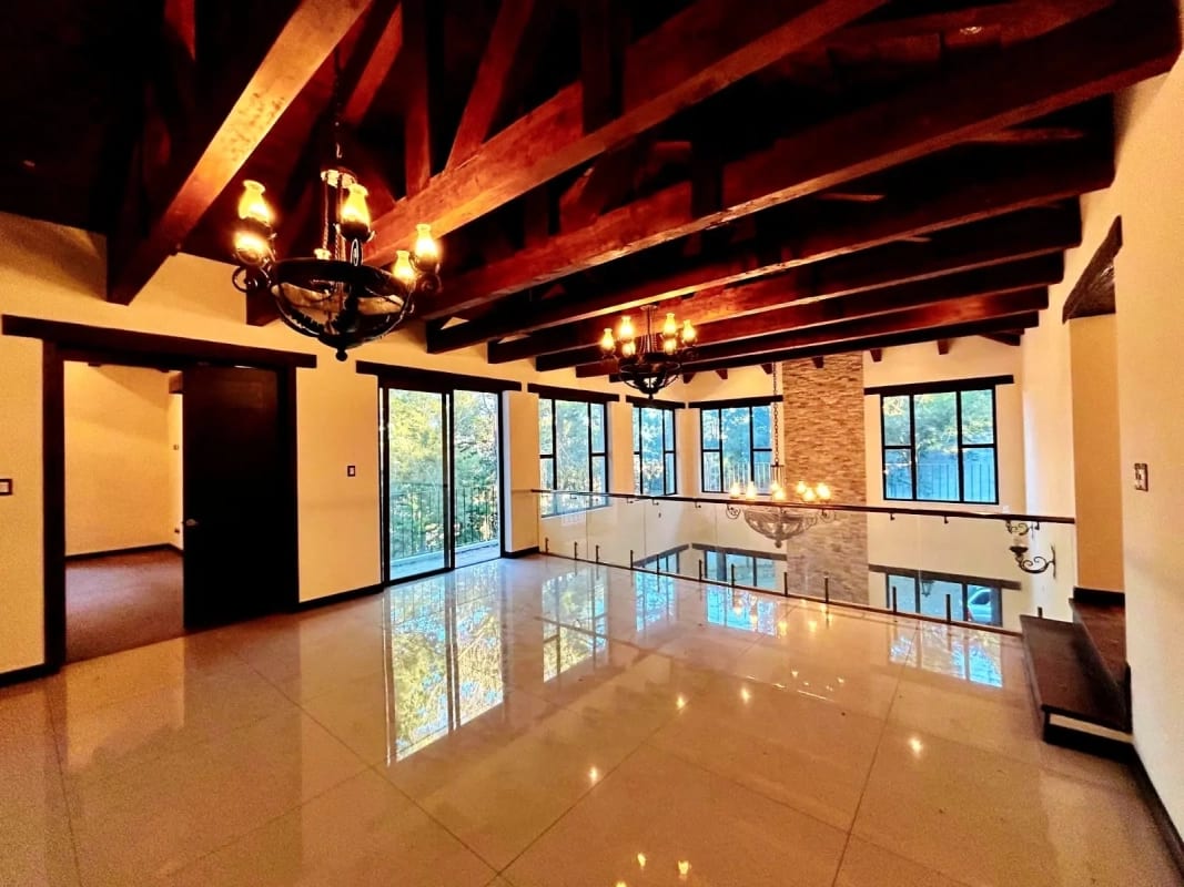 PROPIEDAD EN VENTA SOBRE CARRETERA INTERAMERICANA Km.33.8 — Casa en Venta en Santa Maria Cauqué, Sacatepéquez — foto 10 de 14
