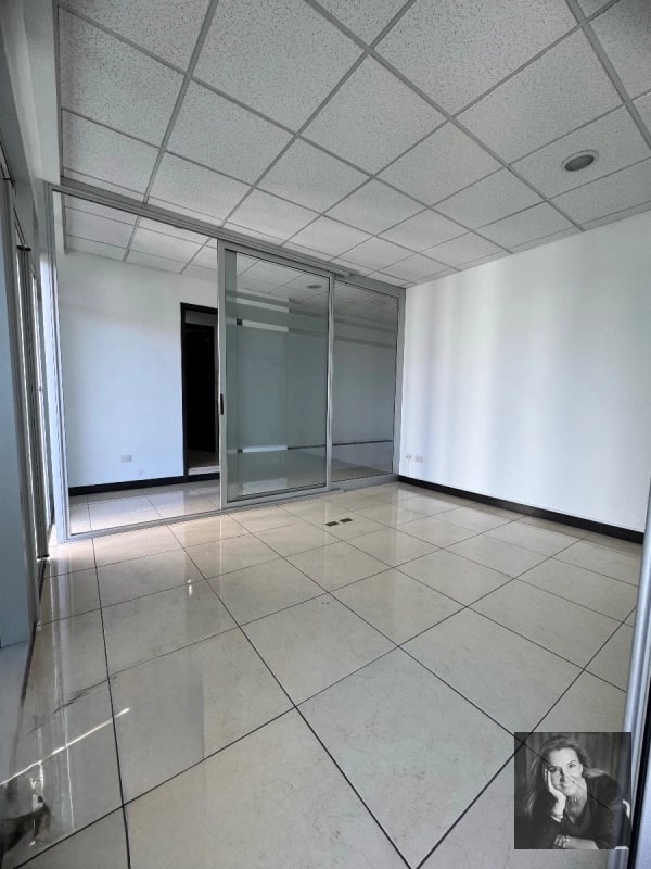 DUBAI CENTER / Oficina en Venta , zona 10 - 15