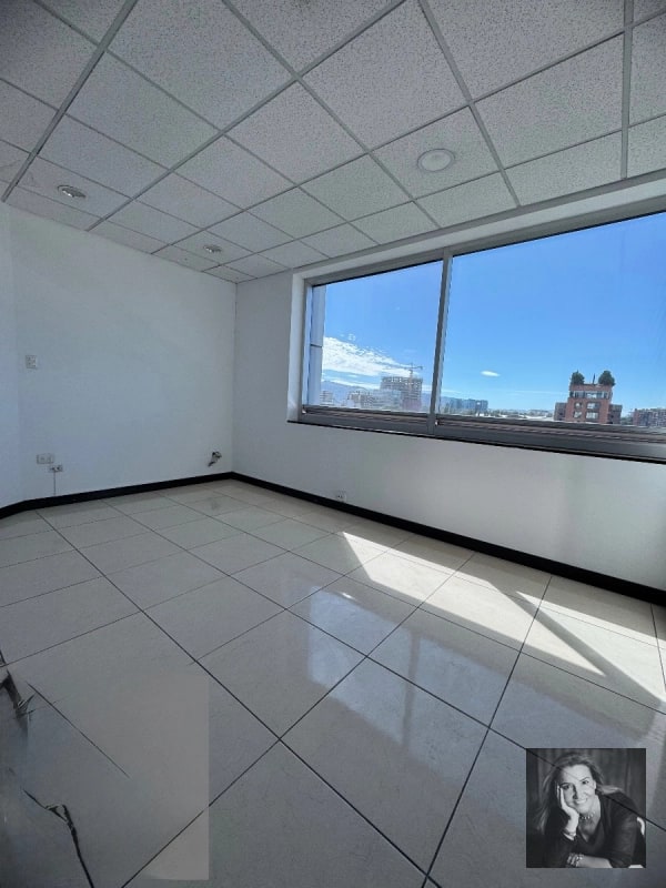 DUBAI CENTER / Oficina en Venta , zona 10 - 13