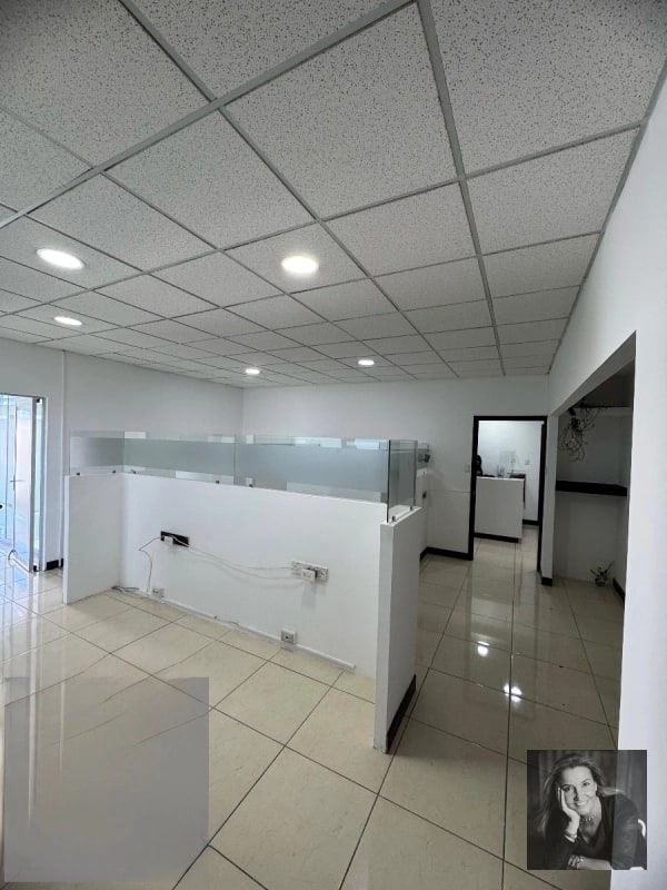 DUBAI CENTER / Oficina en Venta , zona 10 - 12