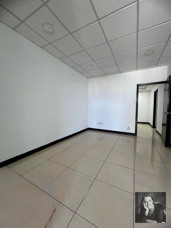 DUBAI CENTER / Oficina en Venta , zona 10 - 7