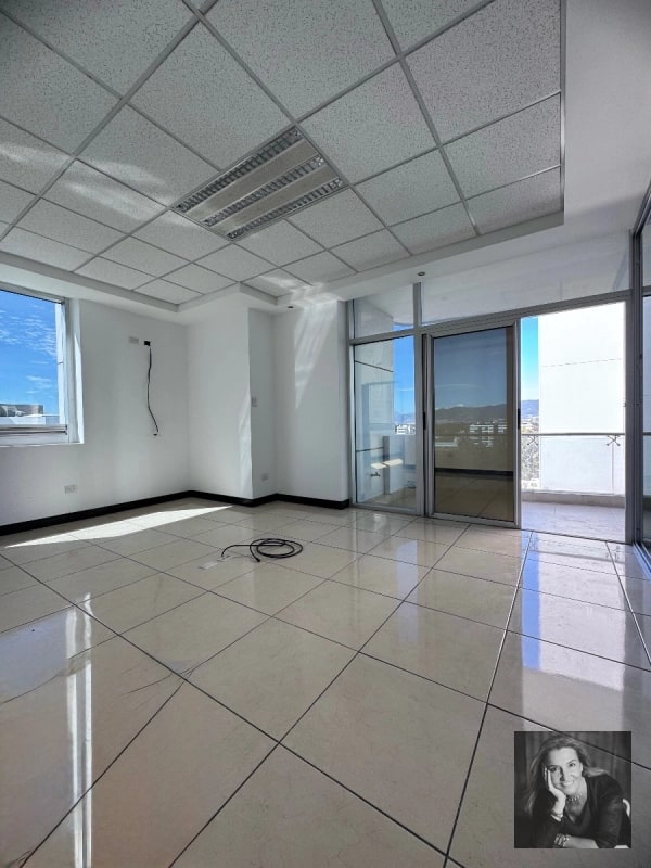 DUBAI CENTER / Oficina en Venta , zona 10 - 3