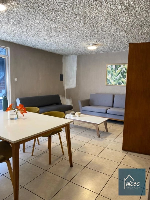 CASA EN VENTA ZONA 15 (D) - 8