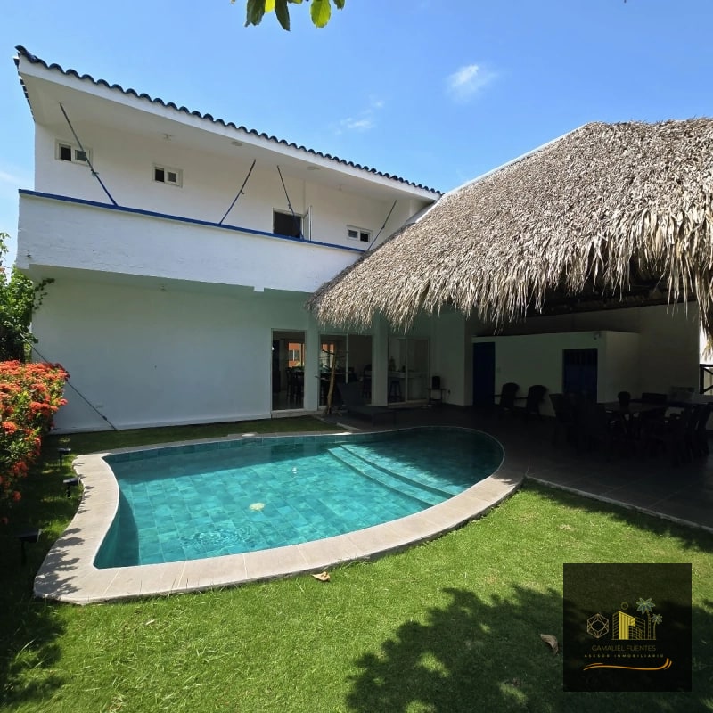 Casa de Playa en Venta en Monterrico/ Con registro de Propiedad - 1