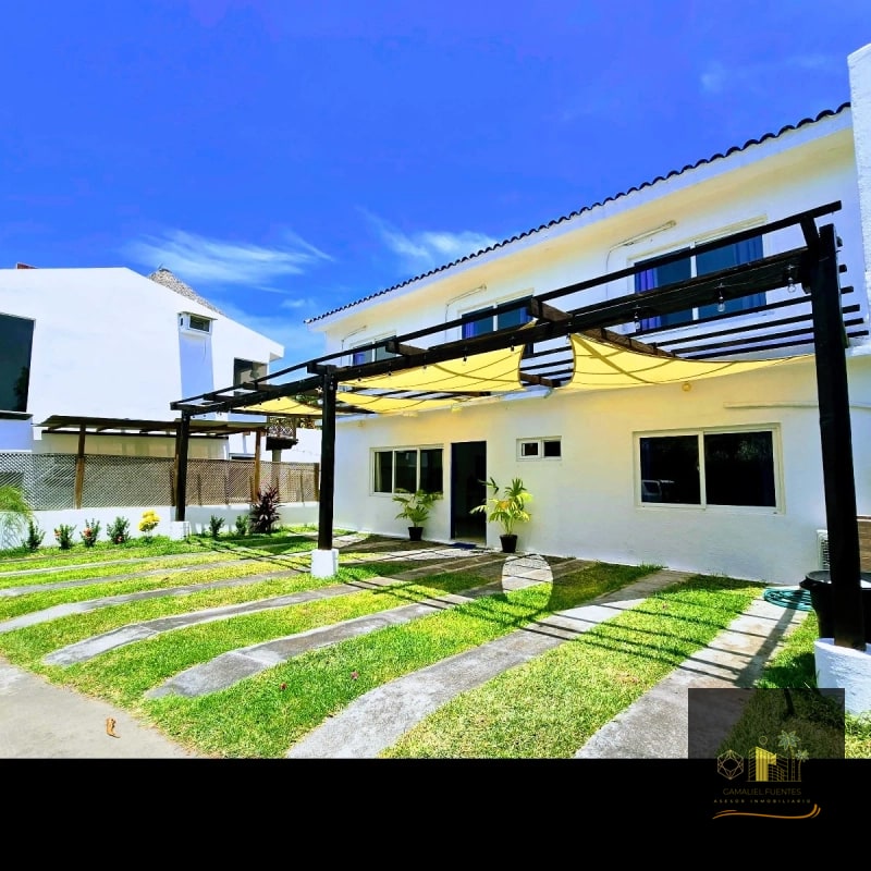 Casa de Playa en Venta en Monterrico/ Con registro de Propiedad - 2