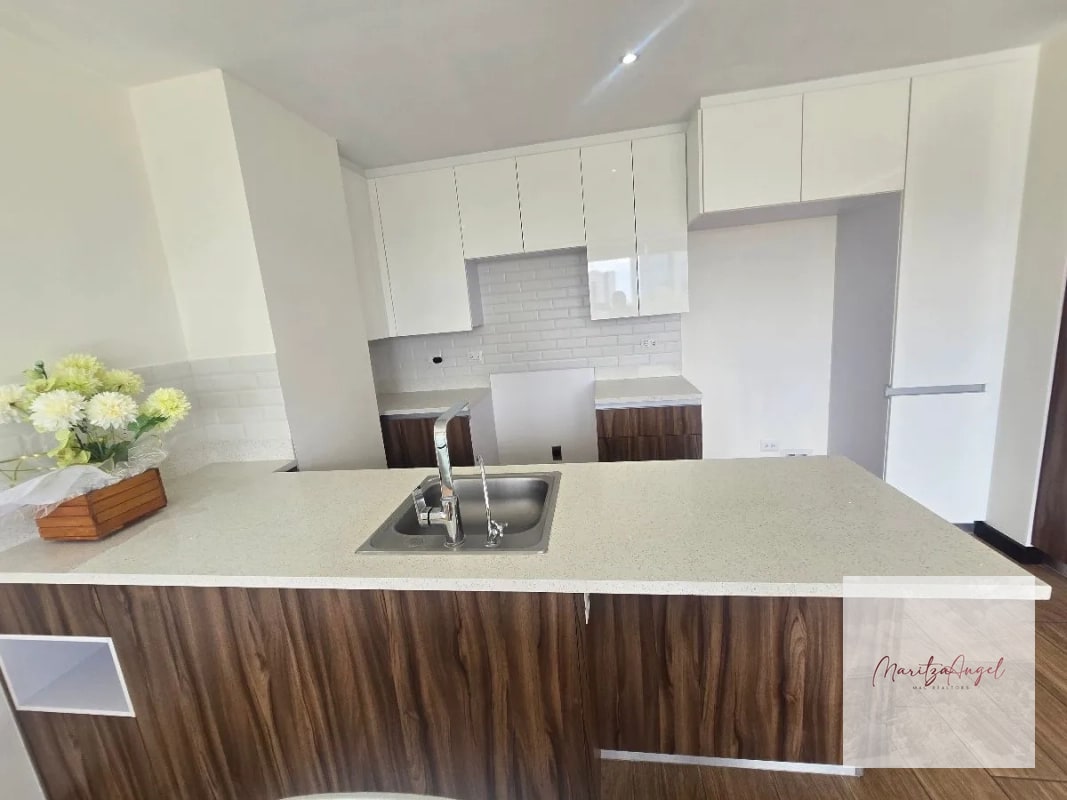 VENTA DE APARTAMENTO EN ZONA 15 TORRE PRAGA - 13