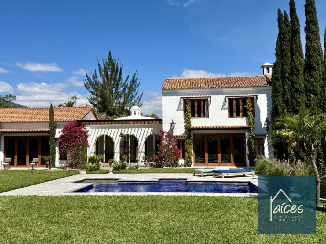 Villa italiana en venta en Antigua Guatemala (D) - 1