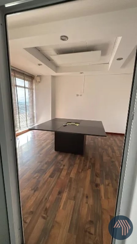 ALQUILER DE AMPLIA Y CÉNTRICA OFICINA - REAL REFORMA, ZONA 9 - 6