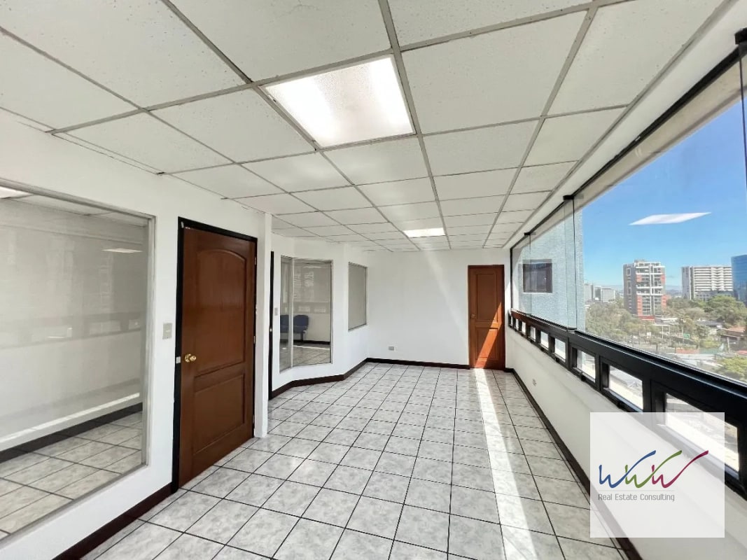 Rento oficina de 123m2 en Edificio Topacio Azul, Zona 10 - 9