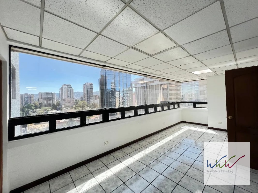 Rento oficina de 123m2 en Edificio Topacio Azul, Zona 10 - 7
