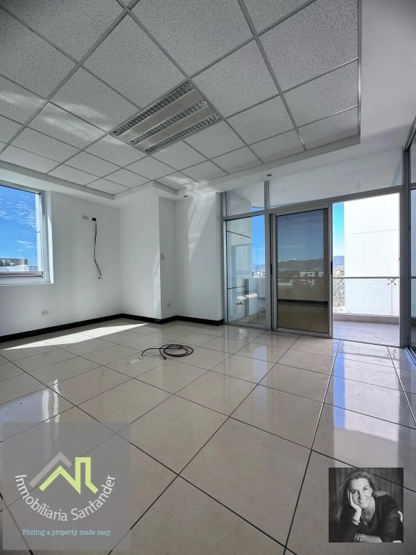 DUBAI CENTER / Oficina en Venta , zona 10 - 11