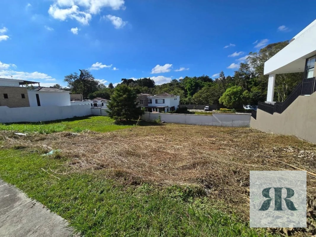 *Venta Terreno Lomas de San Isidro, Zona 16* - 1
