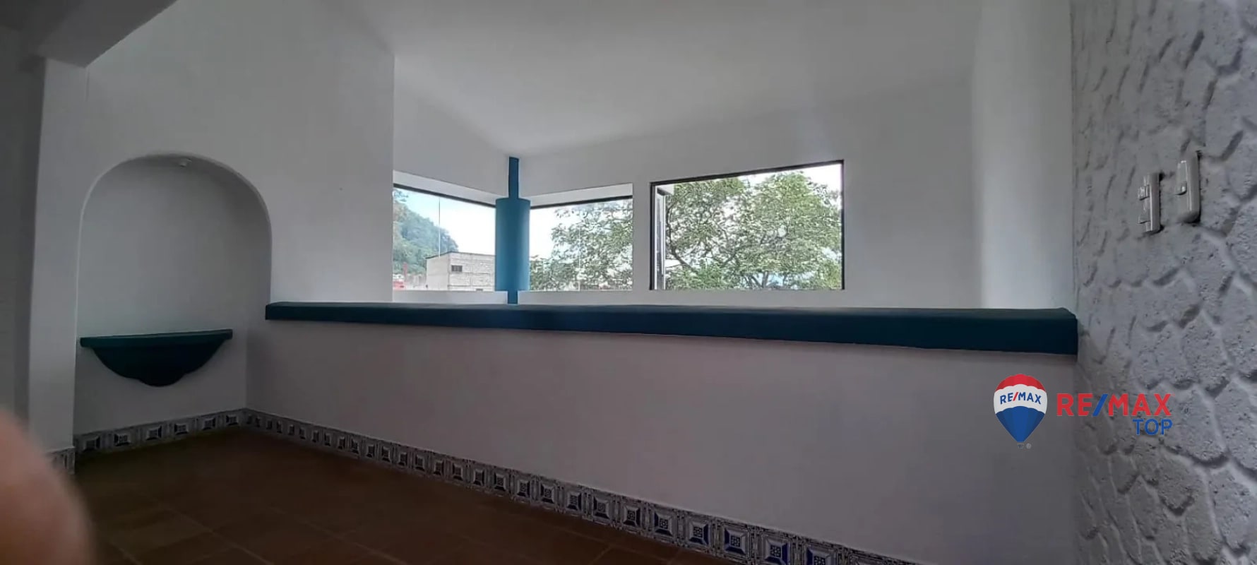 PANAJACHEL I CASA EN RESIDENCIAL l 2 APTO. INDEPENDIENTES AMPLIA PROPIEDAD CON JARDÍN FRONTAL Y POSTERIOR - 9