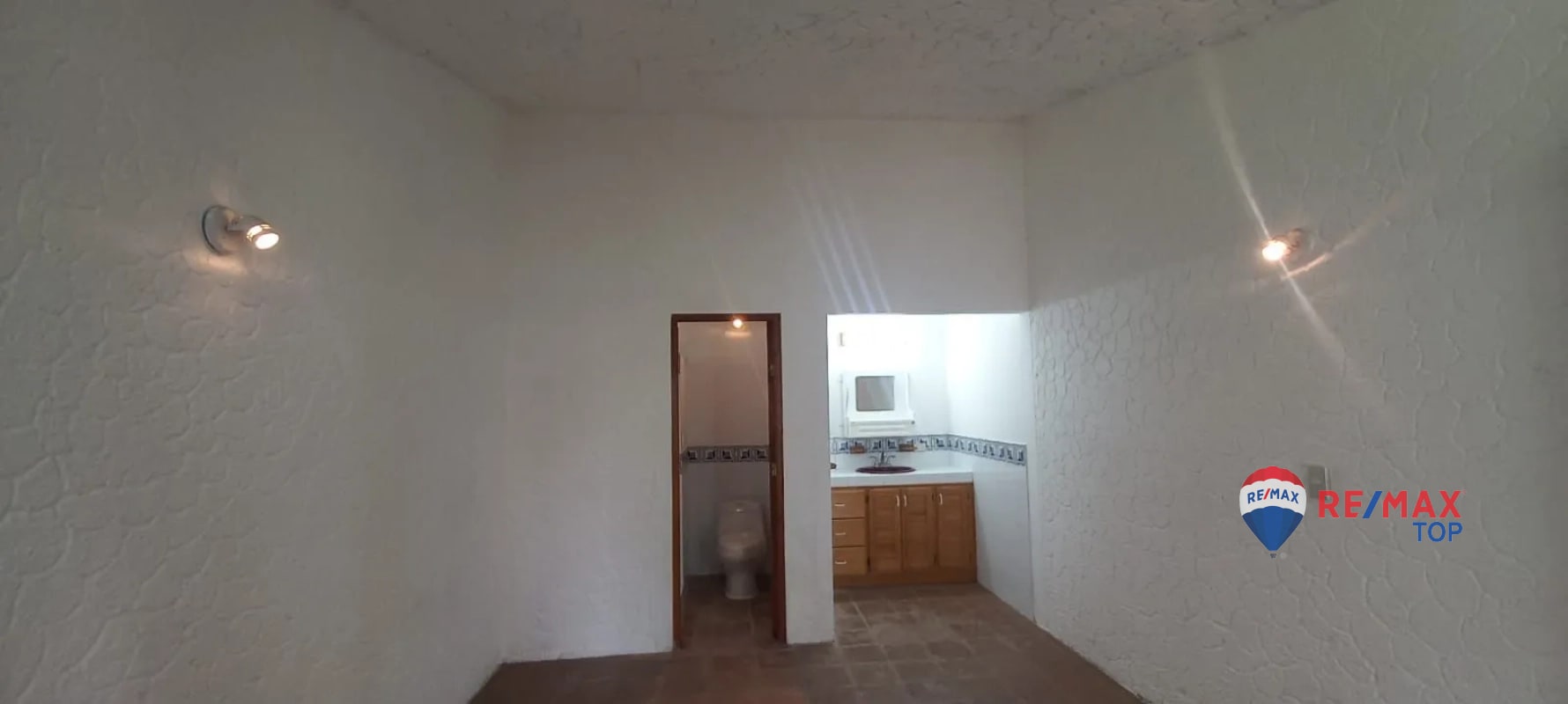 PANAJACHEL I CASA EN RESIDENCIAL l 2 APTO. INDEPENDIENTES AMPLIA PROPIEDAD CON JARDÍN FRONTAL Y POSTERIOR - 7
