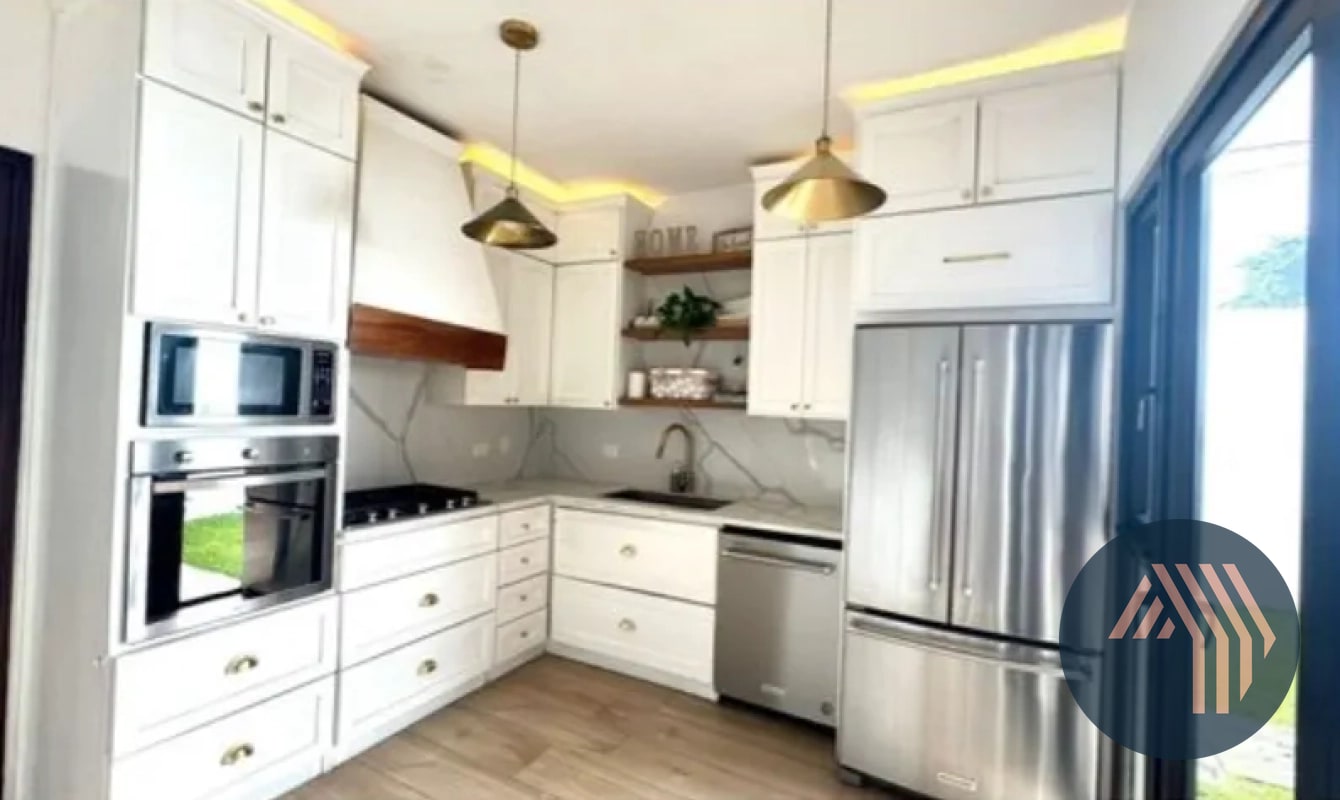 VENTA DE MODERNA CASA EXCELENTE UBICACIÓN - BLV. SAN CRISTOBAL - 10