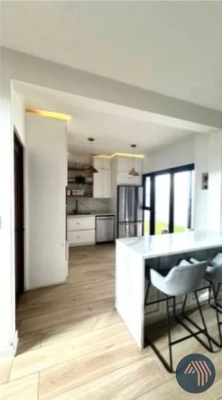 VENTA DE MODERNA CASA EXCELENTE UBICACIÓN - BLV. SAN CRISTOBAL - 9