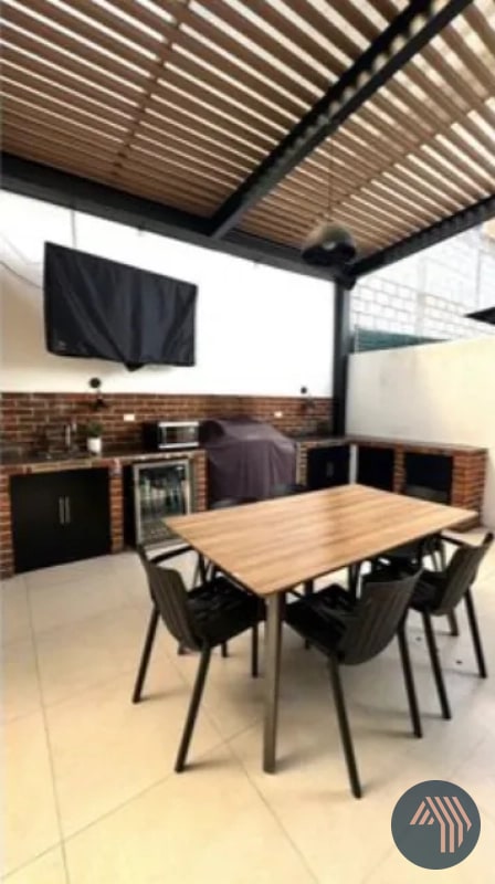 VENTA DE MODERNA CASA EXCELENTE UBICACIÓN - BLV. SAN CRISTOBAL - 5