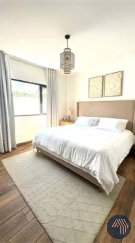 VENTA DE MODERNA CASA EXCELENTE UBICACIÓN - BLV. SAN CRISTOBAL — Casa en Venta en Zona 8 Mixco, Guatemala, Ciudad — foto 3 de 12