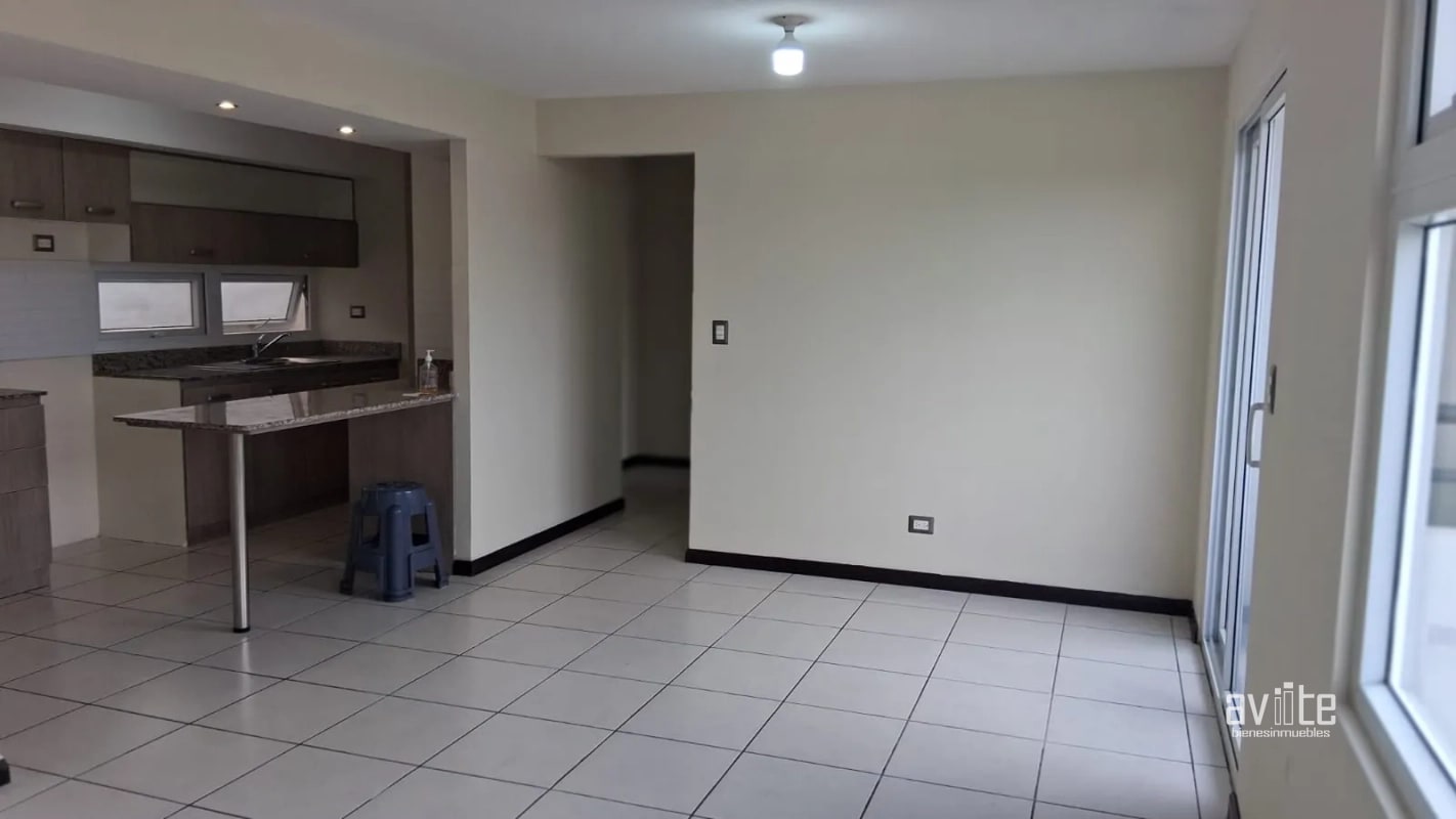 Condado Naranjo, aparamento nivel medio con balcón Q1,400,000 - 14