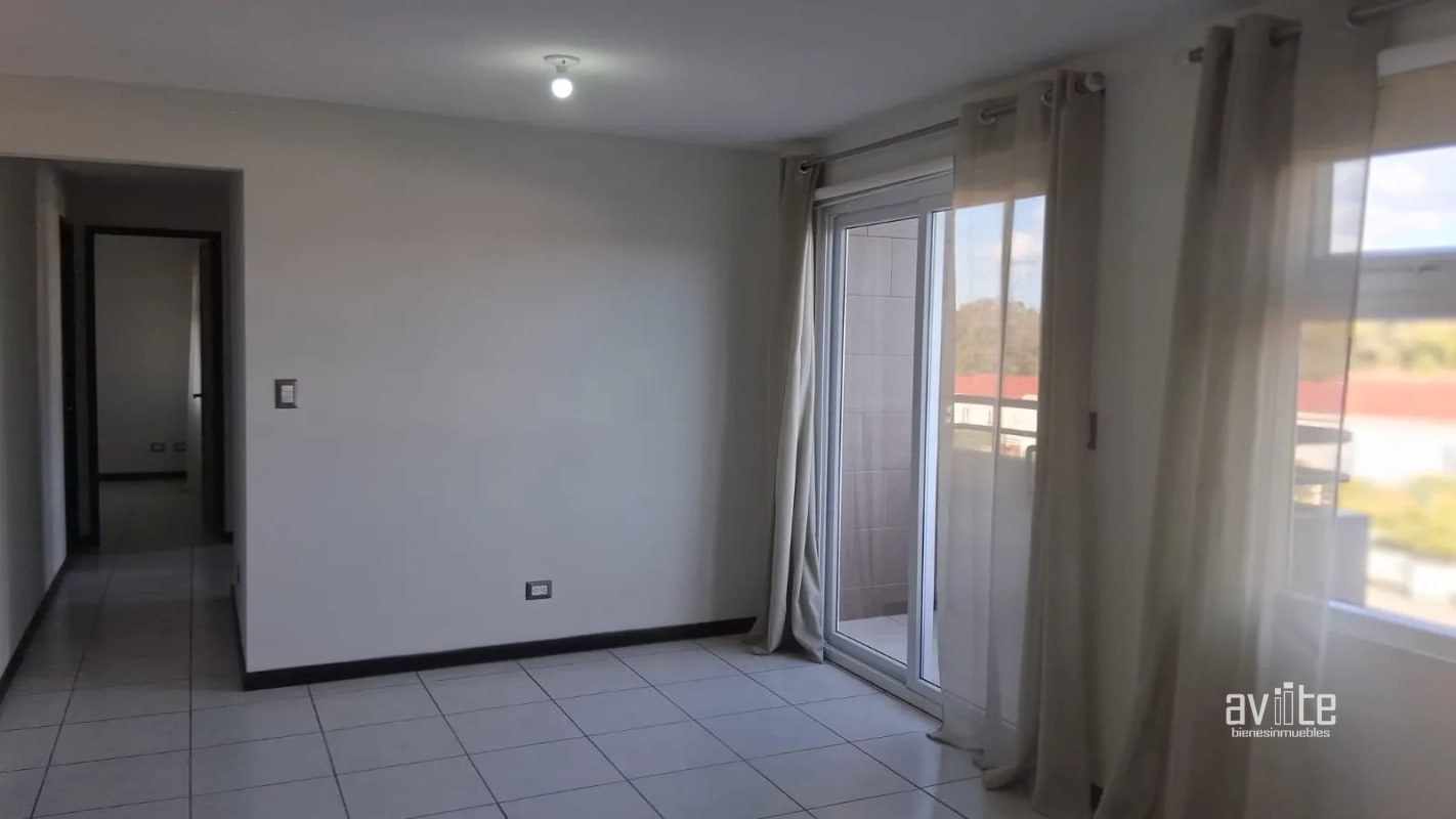 Condado Naranjo, aparamento nivel medio con balcón Q1,400,000 - 8